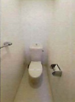 ユニバーサルビルのトイレ写真