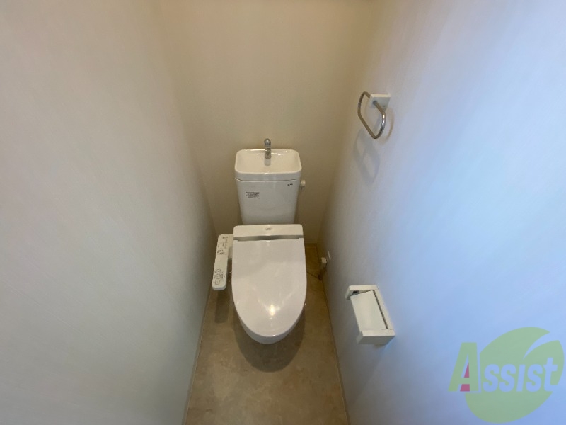 トイレ　トイレは温水洗浄暖房便座でとても快適に利用できます。