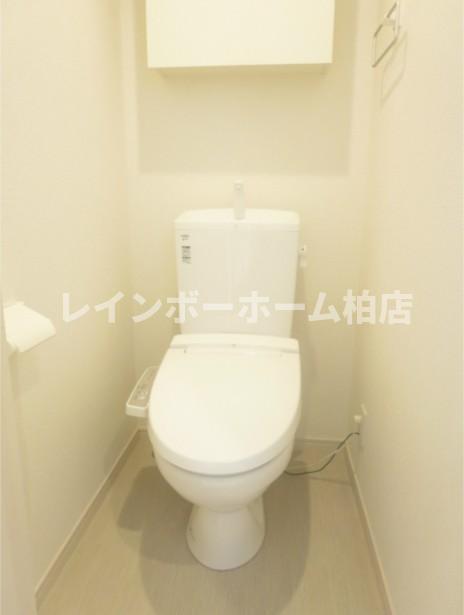 トイレ　温水洗浄便座です