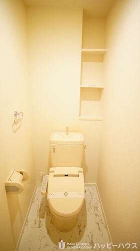 トイレ　入居中のため、別号室参考写真となります。
