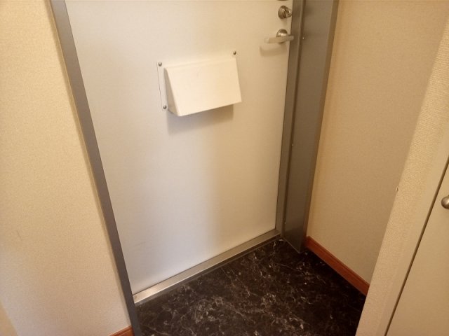 レオパレス大日イーストの玄関写真