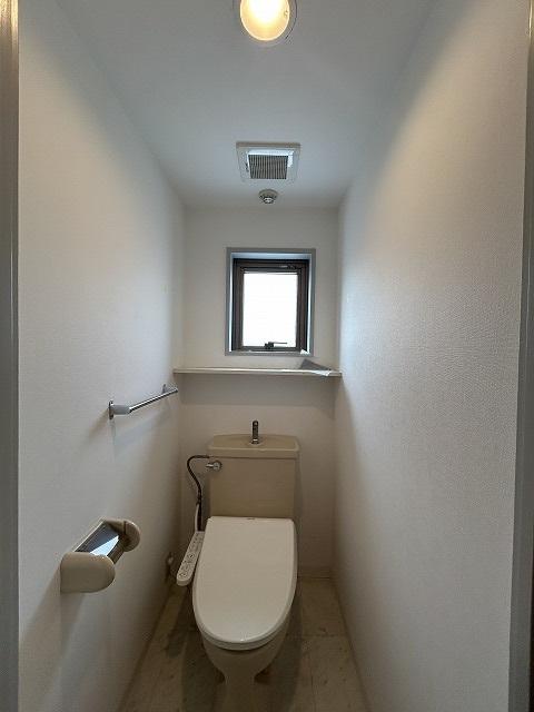 東急田園都市線 たまプラーザ駅 徒歩15分 3階建 築34年のトイレ写真