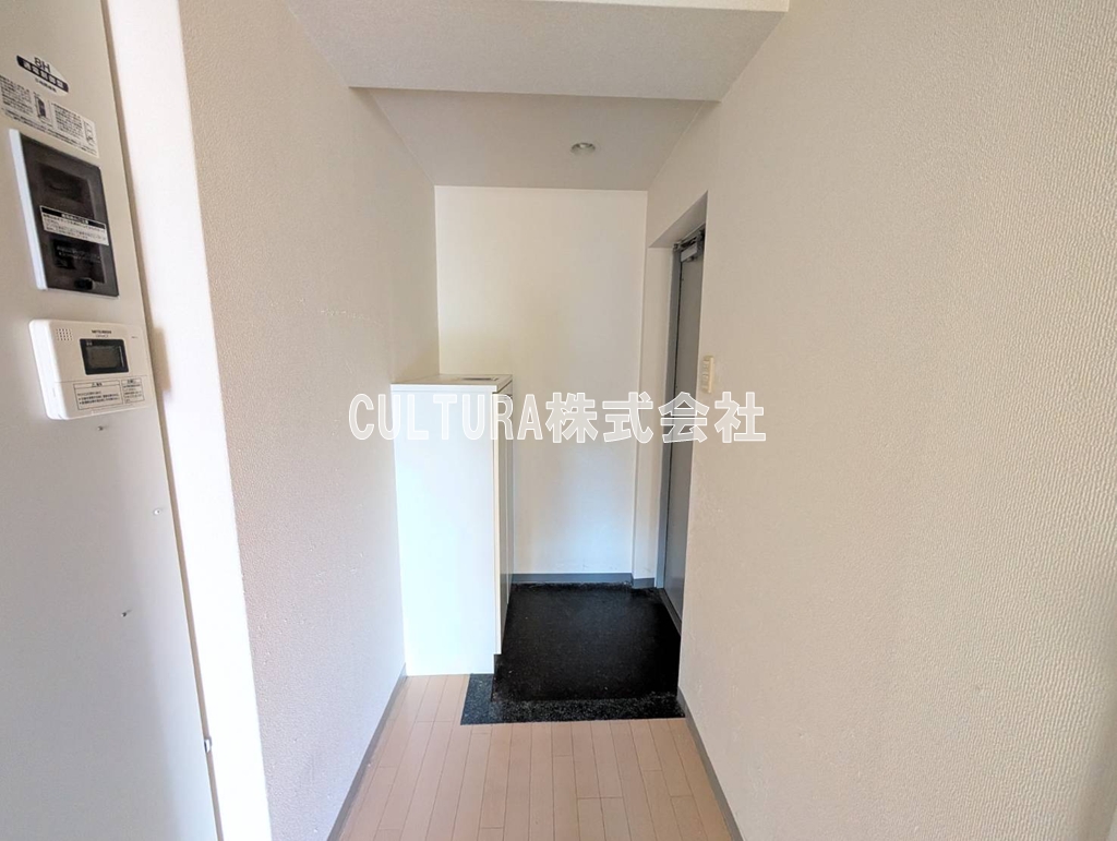ロイスグラン神戸下沢通の玄関写真