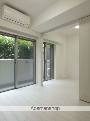 西武有楽町線 練馬駅 徒歩8分 4階建 築8年の居間写真