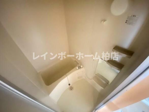 バス・シャワールーム　コンパクトで使いやすいお風呂です