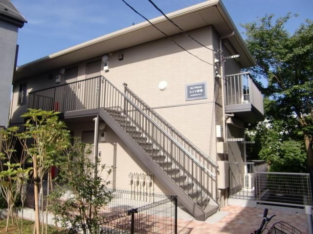 建物外観　２００９年完成のオシャレな外観