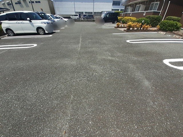 駐車場　駐車場があるので、車を買う予定の方も安心です