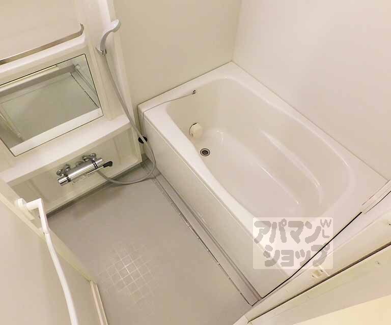 バス・シャワールーム　広々したお風呂です