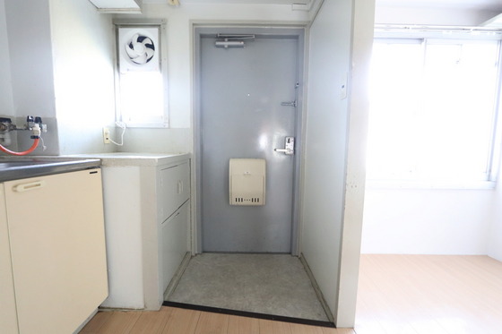 玄関　※別号室の写真です
