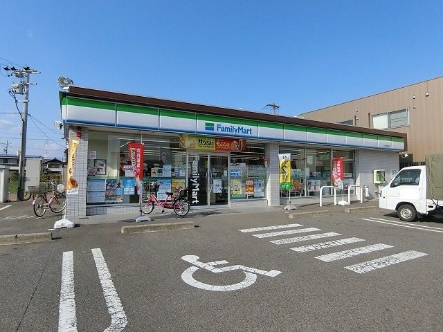 コンビニ　ファミリーマート　大垣笠木町店（コンビニ）まで731m