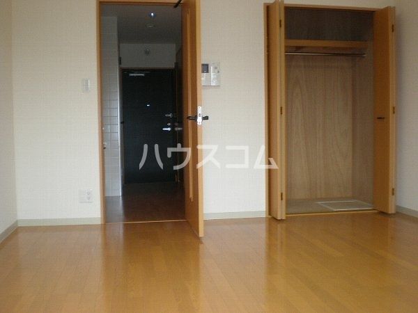 シャルム南流山弐番館の居間写真