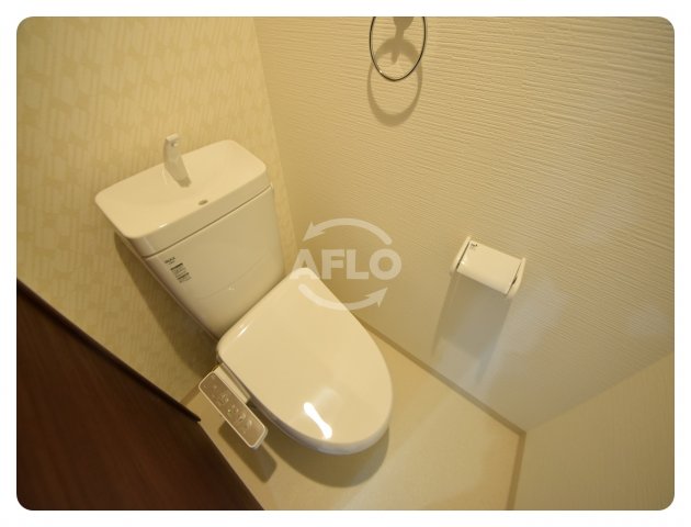 トイレ　ジュネスシャトー深江橋　温水洗浄便座