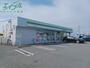 コンビニ　ファミリーマート名四川越店（コンビニ）まで960m