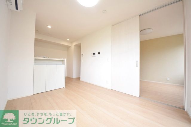 グランデュール新検見川の居間写真