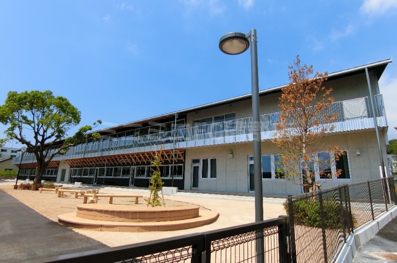 小学校　蒲郡市立西浦学園（小学校）まで690m