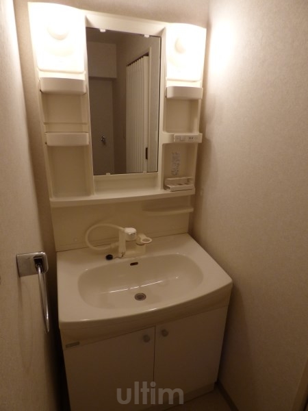 洗面設備　違うお部屋の写真です。ご参考までに
