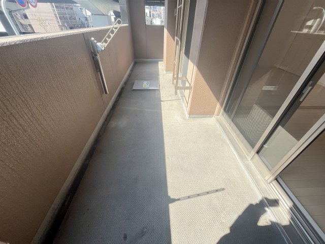 バルコニー　暖かな日差しのふりそそぐバルコニー