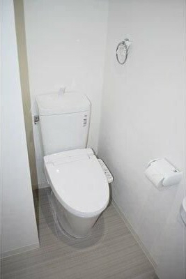 京王線 明大前駅 徒歩4分 8階建 築12年のトイレ写真