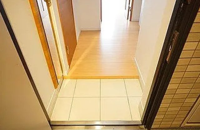 京王線 明大前駅 徒歩4分 8階建 築12年の玄関写真