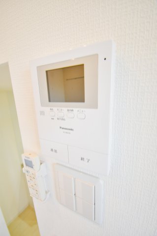 セキュリティ　TVモニターホンは安心ですね。誰か確認してから開けて下さいね