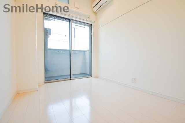 居室・リビング　エアコン付きのお部屋です