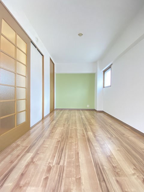 その他部屋・スペース　広くて明るい寝室