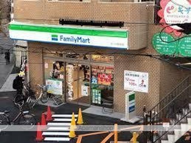 コンビニ　ファミリーマート氷川台駅前店（コンビニ）まで444m