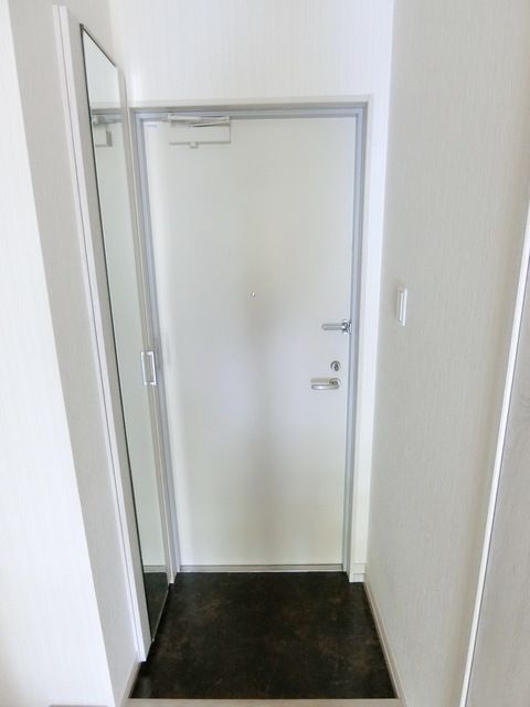 玄関　☆姿見付きの玄関☆