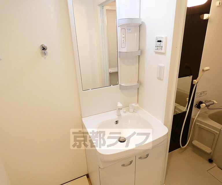 洗面設備　独立洗面台完備です。