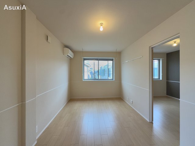 居室・リビング　別タイプのお部屋の写真です