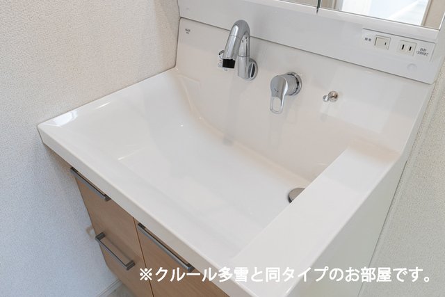 洗面設備　スペースが確保できる洗面所です