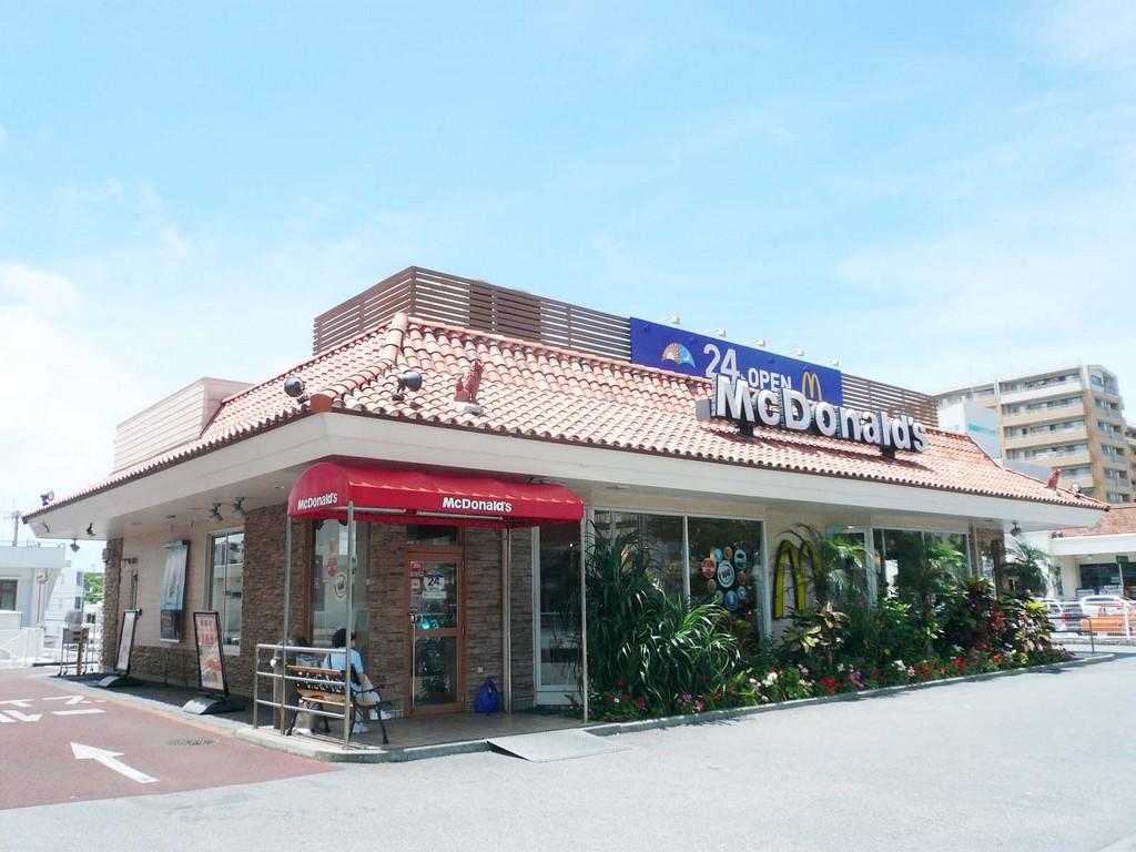 飲食店　マクドナルド　小禄店（飲食店）まで690m