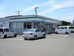 コンビニ　ファミリーマート角田幸町店（コンビニ）まで1490m