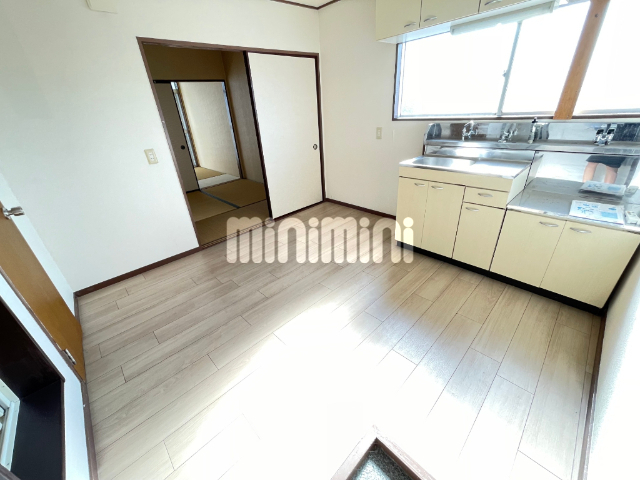 居室・リビング　明るいリビングです