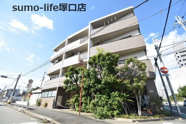 兵庫県尼崎市稲葉荘３の賃貸マンションの外観