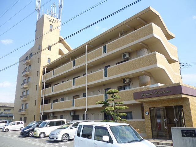 和歌山市梶取のマンションの建物外観