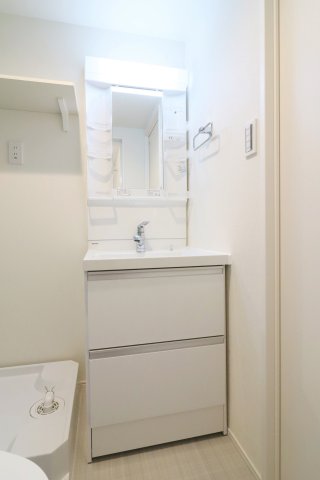 【（仮称）西綾瀬三丁目3　Designer s Apartmentの洗面設備】