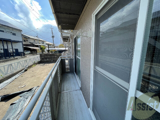 バルコニー　このバルコニースペースは洗濯物も問題なく干せそうですね。