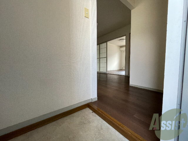 玄関　玄関でございます。毎日の出入りはこちらから。