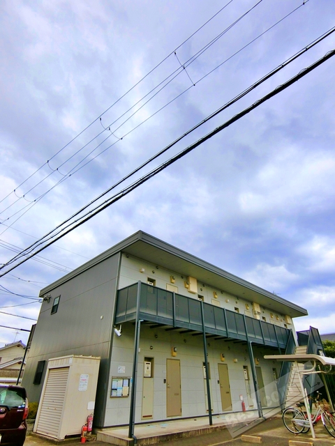 貝塚市鳥羽のアパートの建物外観