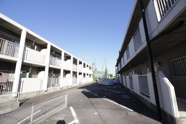 【豊田市御幸本町のアパートの駐車場】