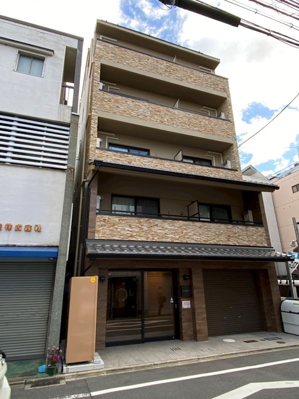 京都市下京区植松町のマンションの建物外観