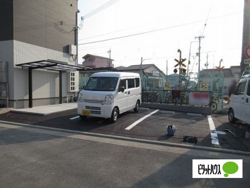 【明石市大久保町西島のアパートの駐車場】