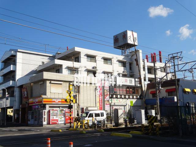 駅前ビルの建物外観