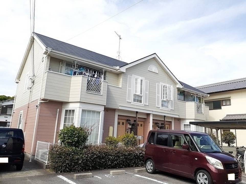 松山市北条のアパートの建物外観