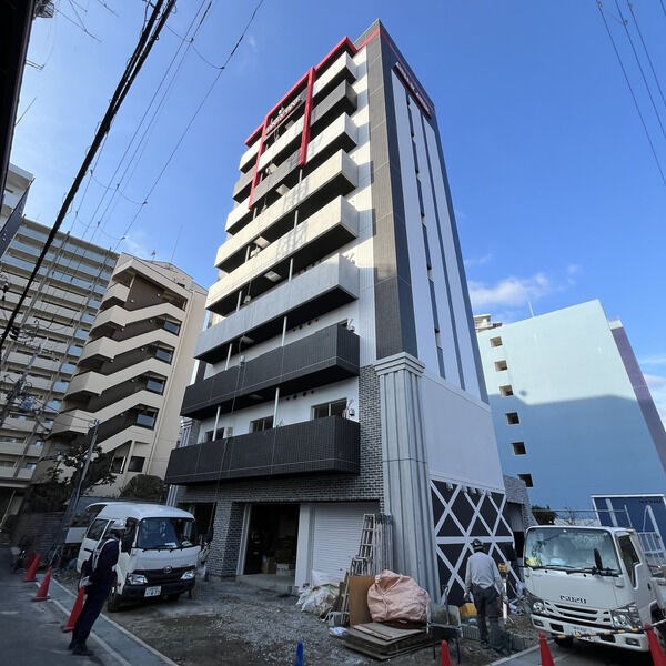 川西市小戸のマンションの建物外観