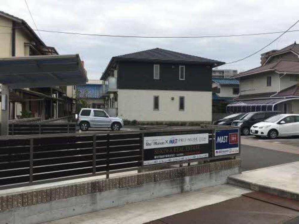 【松山市竹原のアパートの建物外観】