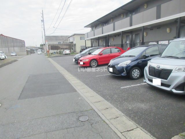 【四日市市海山道町のアパートの駐車場】