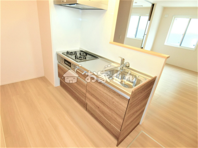 キッチン　三口ガスコンロ付き対面式システムキッチン