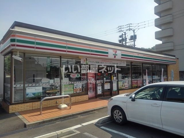 コンビニ　セブンイレブン 丸亀城東町2丁目店（コンビニ）まで380m